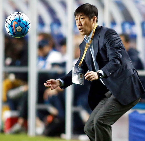 現(xiàn)任國(guó)足主帥高洪波 防水