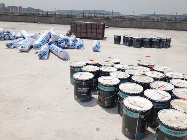 青龍綿陽長虹物流園防水項(xiàng)目現(xiàn)場 非固化涂料