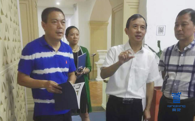 考察團廖部長大加稱贊青龍彩色GRC 防水材料