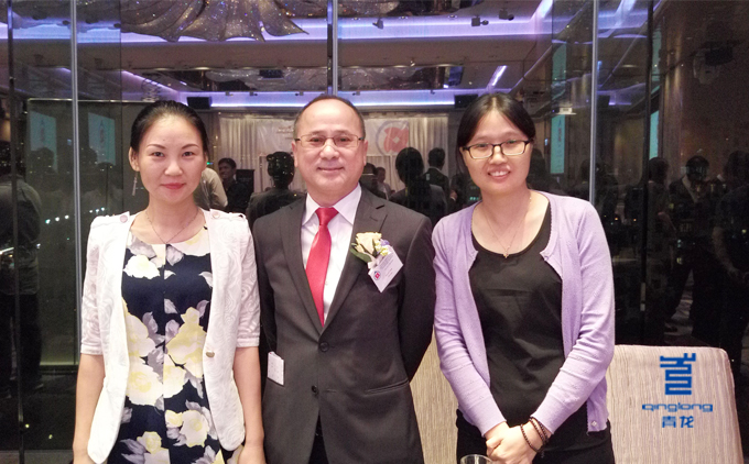 青龍外貿(mào)部張經(jīng)理與香港友人合影 防水材料