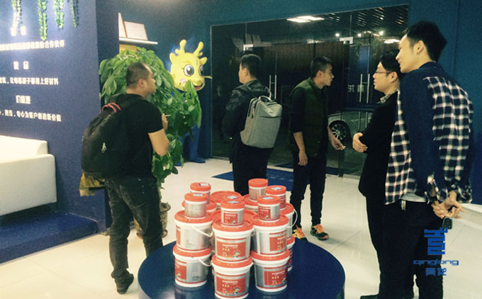 青龍周總向客戶介紹公司防水新營銷理念 防水材料