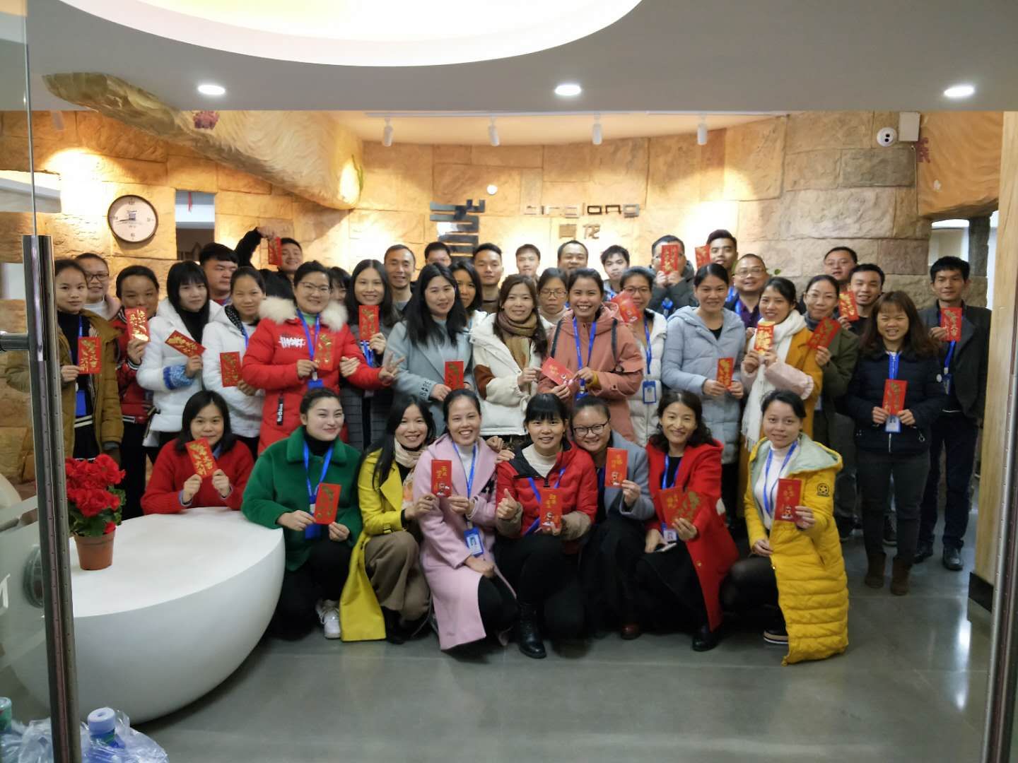 青龍防水材料開(kāi)工大吉 防水材料