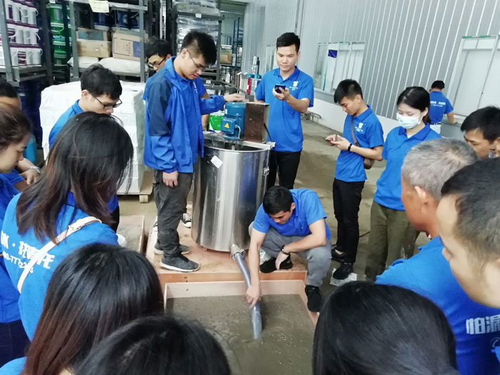 大家參觀青龍衛(wèi)填寶施工 防水材料