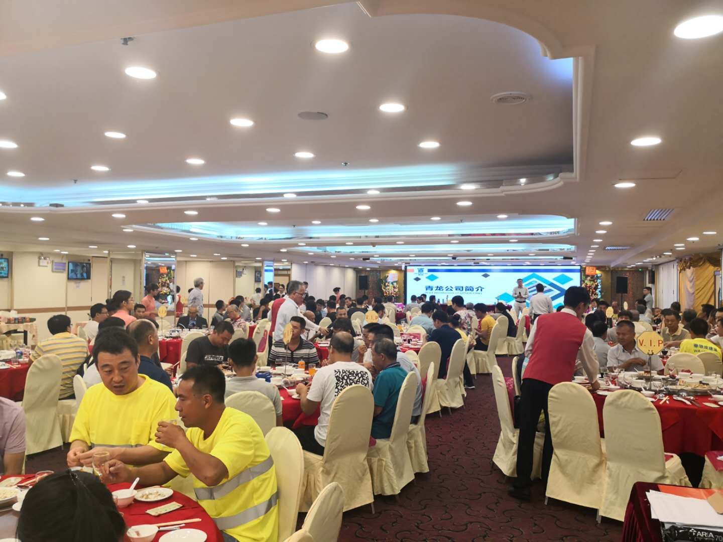 宋董事長(zhǎng)為大家講解青龍發(fā)展史 澳門(mén)防水